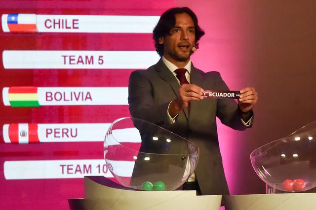 Eliminatorias Qatar 2022: las imágenes que dejó el sorteo en Luque.  / AFP / NORBERTO DUARTE