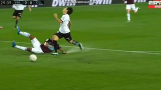 Renato Tapia y la providencial barrida que evitó ocasión de gol de Valencia | VIDEO