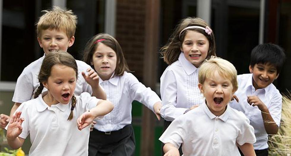 Con estos consejos los uniformes de tus hijos se mantendrán como nuevos por mucho tiempo. (Foto: IStock)