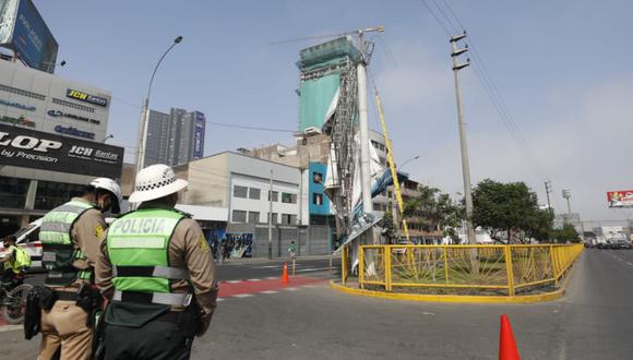 Así quedó el panel publicitario que colapsó en la cuadra 2 de la Av. Canadá | Foto: Diana Marcelo/@photo.gec