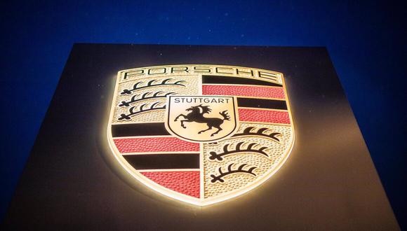 Archivo - FILED - 19 December 2022, Baden-Wuerttemberg, Stuttgart: The Porsche carmaker's logo is seen at the Porsche Center in Stuttgart.
- Christoph Schmidt/dpa - Archivo