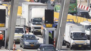 Gobierno oficializa devolución del 40% de los peajes a transportistas