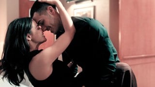 “Oscuro deseo”: ¿por qué fue tan difícil para Alejandro Speitzer grabar las escenas eróticas con Maite Perroni?
