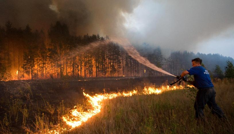 Rusia, 2010 | En 2010, la parte occidental del país, enfrentada a una ola de calor y una sequía sin precedentes, fue devastada por incendios que se cobraron unas 60 vidas entre finales de julio y finales de agosto. (Foto: AP)