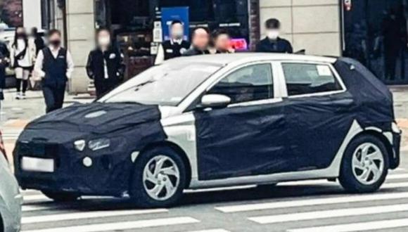 Hyundai i20 2023 espiado en las calles de Corea del Sur