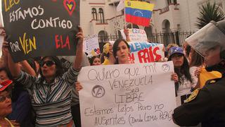 Peruanos y venezolanos protestaron contra el gobierno de Maduro