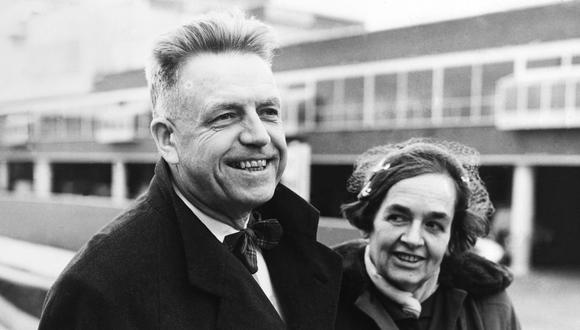 Dr. Alfred Kinsey y su esposa Clara a finales de la década de 1940. (GETTY IMAGES).