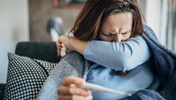 Por el tipo de síntomas, se tiende a comprar la COVID-19 con la gripe. (GETTY IMAGES)