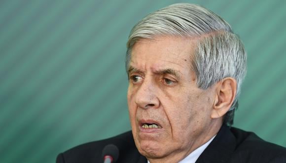 “Espero la contra-prueba de FioCruz. No tengo fiebre y no tengo ninguno de los síntomas relacionados con COVID-19", indicó el Ministro de Seguridad Institucional Augusto Heleno. (Foto: AFP).