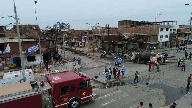 Incendio por fuga de gas dejó al menos 100 personas y 20 viviendas afectadas en Villa El Salvador.  (Carlos Hidalgo / El Comercio)