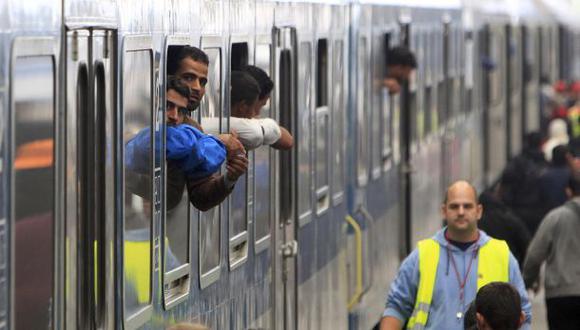 Refugiados: Austria suspende circulación de trenes a Hungría