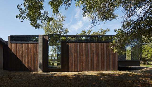 Esta casa tiene 85 m2 y fue diseñada por Branch Studio Architects. Se ubica en Balnarring, Australia, y destaca por su estilo sobrio y minimalista. (Foto: Branch Studio Architects)