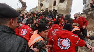 Turquía y Siria reciben ayuda internacional tras devastador terremoto