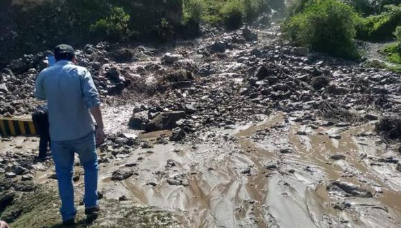 Huancavelica: desborde de laguna bloquea vía Lircay - Huayllay Grande