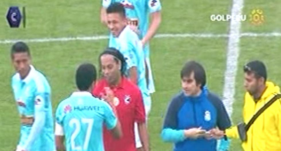 Ronaldinho se encontró con Carlos Lobatón y dialogaron por unos segundos. (Foto: Captura CMD)