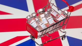 Por qué un ministro británico advirtió que quienes no se vacunen contra el coronavirus no tendrán vida normal
