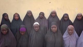 Prueba de vida de las niñas que se llevó el Boko Haram [VIDEO]