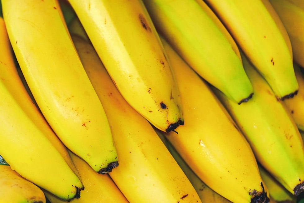 Si los plátanos se compran un poco verdes, se puede esperar unos días a que alcancen su punto, pero hay un truco para acelerar el proceso. (Pexels)