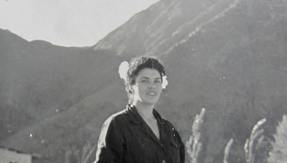 Cota Carvallo, una de las primeras mujeres pintoras del Perú. 1944. (Foto: Juan Lanfranco Monier. Archivo familiar Núñez Carvallo).