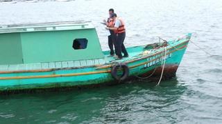 Autoridades de Perú y Ecuador persiguen a barcos informales
