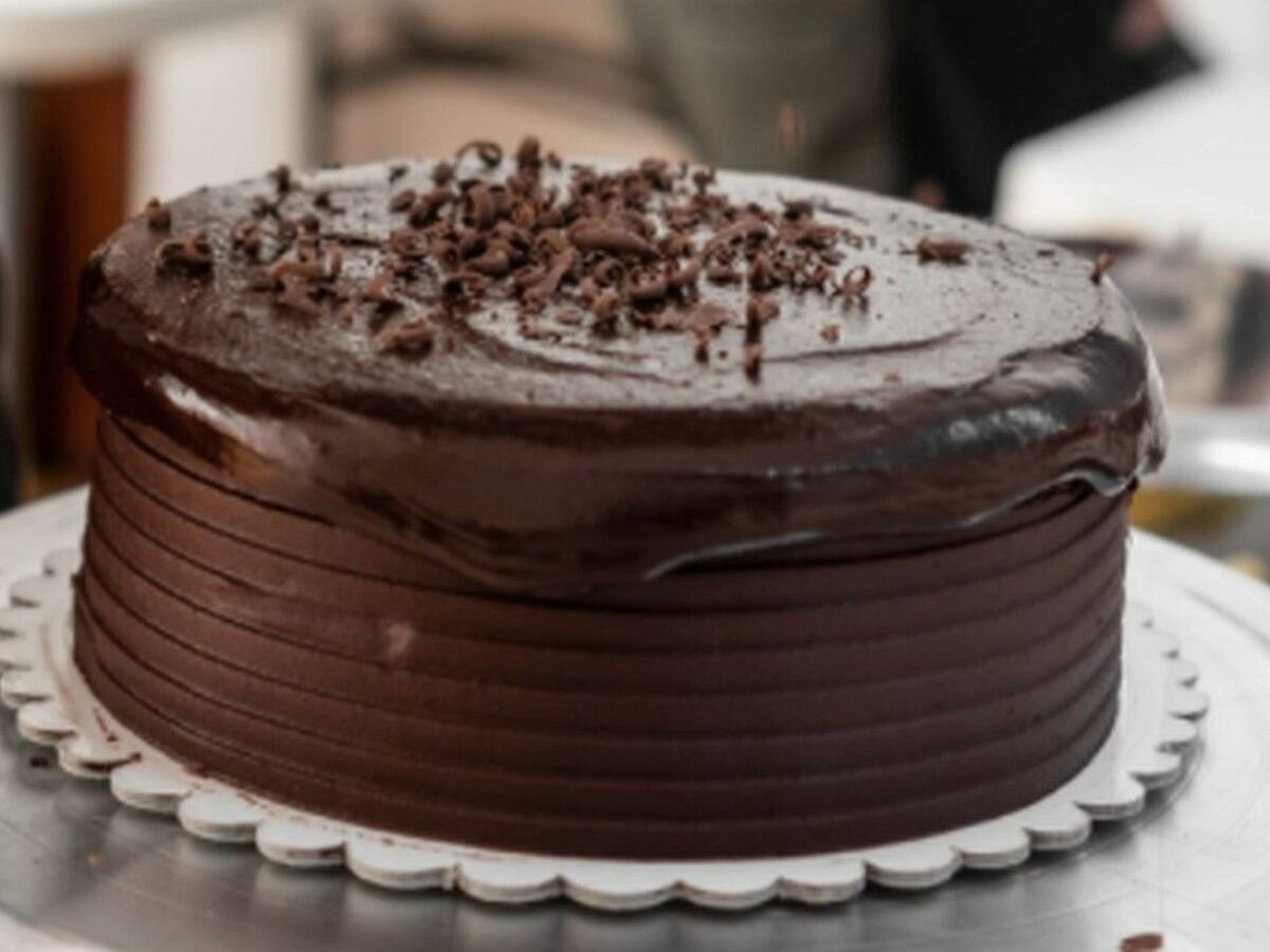 Prepara una tarta de cumpleaños de chocolate casera
