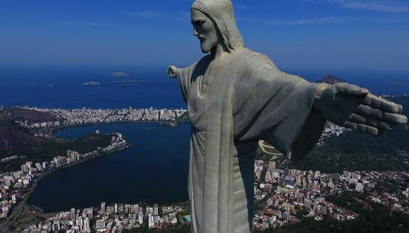 Foto de archivo tomada el 15 de agosto de 2020 de una vista desde un dron de la estatua del Cristo Redentor en Río de Janeiro, Brasil. (FABIO MOTTA / AFP).