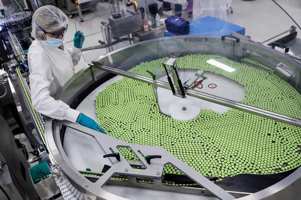 The picture shows GSK's vaccine production facility in the UK.  (Photo: Kenzo TRIBOUILLARD / AFP)