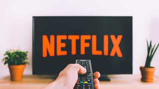 Piden reactivar línea para migrantes en EEUU cancelada tras ser mencionada en Netflix