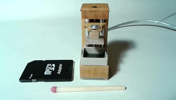 Esta impresora 3D es tan pequeña como una memoria micro SD o un cerillo de madera. | (Foto: My N Mi/YouTube)