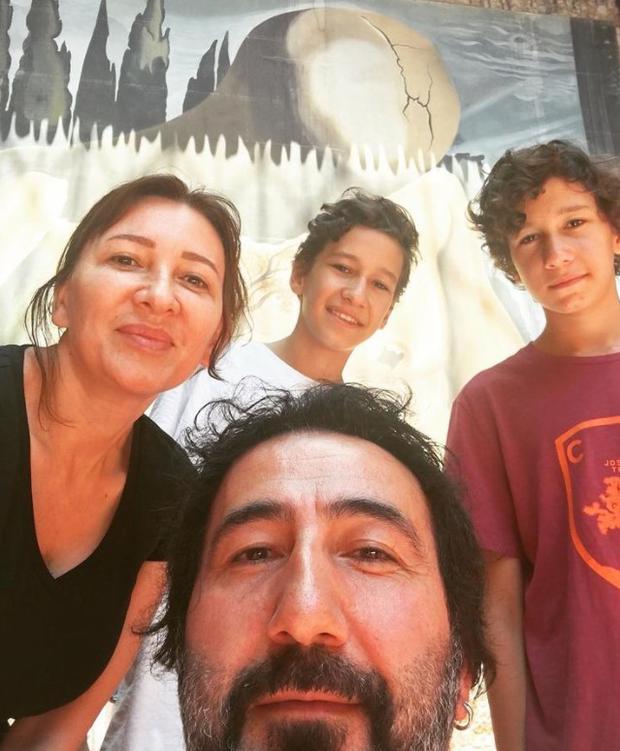 Actress Ayşegül Günay with her family (Photo: Ayşegül Günay / Instagram)