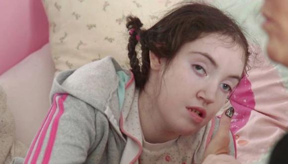 Bridget Buck, de 19 años, nació con discapacidad severa después de que su madre siguiera un tratamiento con valproato de sodio. (Foto: BBC)