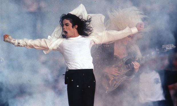 La presentación de Michael Jackson en el Super Bowl de 1993 cambió para siempre la historia del halftime y el entretenimiento.