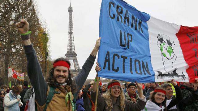 Cientos de manifestantes rechazan conclusiones de COP21 [FOTOS] - 1