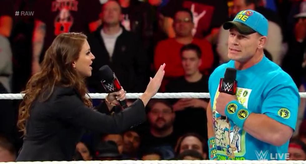 Stephanie McMahon se presentó tras el rápido combate contra Axel. (Foto: Twitter/WWE)
