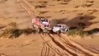 Dakar 2020: Impresionante choque entre el Renault de Mammoet Rallysport y la Ford Ranger de Tomas Ourednicek