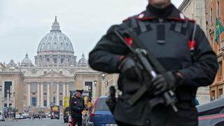 Cómo dos funcionarios robaron millones al Banco del Vaticano