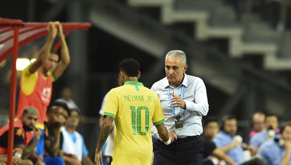 Neymar saliendo lesionado del Brasil vs. Nigeria. (Foto: AFP)