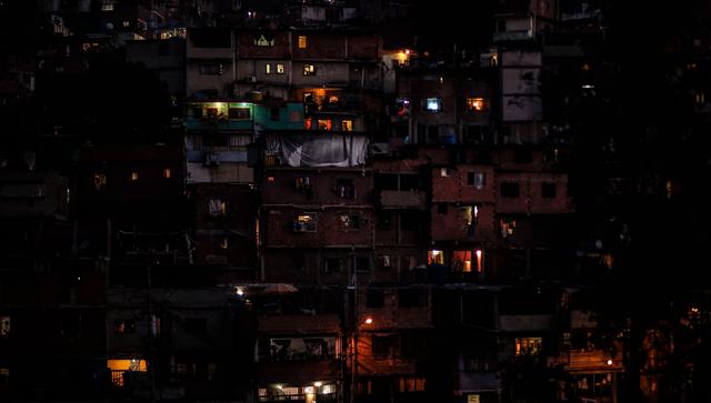 Apagón en Venezuela: Gobierno de Nicolás Maduro extiende 24 horas más suspensión de clases y jornada laboral. (AFP).
