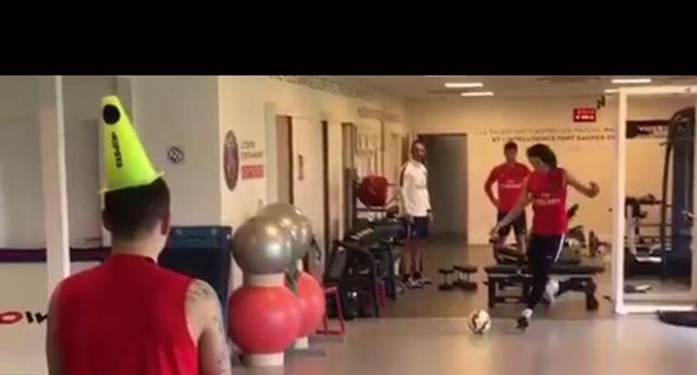Edinson Cavani puso a prueba a Marco Verratti en el PSG. (Video: YouTube)