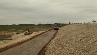 Observan trabajos de rehabilitación del dique izquierdo del río Piura