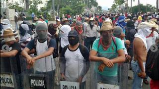 México: Toman aeropuerto de Acapulco por 43 estudiantes