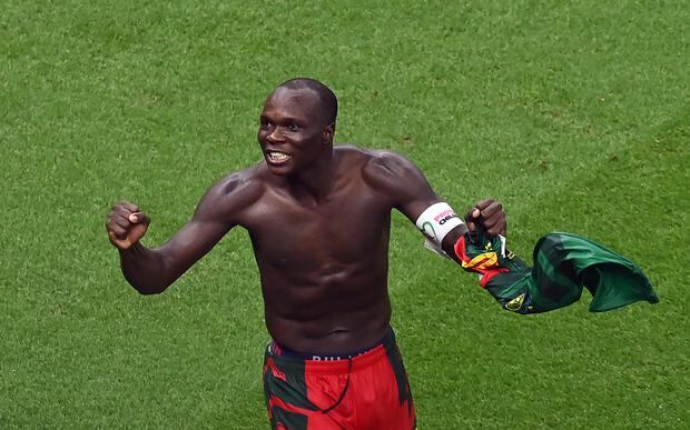 Lusail (Qatar), 12/02/2022.- Vincent Aboubakar of Cameroon celebrates scoring a goal during the FIFA World Cup 2022 group G soccer match between Cameroon and Brazil at Lusail Stadium in Lusail, Qatar, 02 December 2022. (World Cup , Brazil, Cameroon, United States, Qatar) EFE/EPA/Neil Hall
