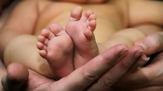 Mujer revela lo que vive toda madre poco después de dar a luz y se vuelve viral