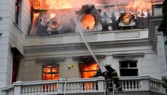 Superintendente de bomberos de Santiago: "Estamos descolocados por tanta quema, tanto saqueo". (Foto: Getty Images, vía BBC Mundo).