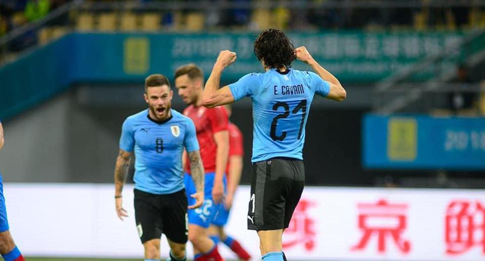 Edinson Cavani aumentó la ventaja de Uruguay sobre República Checa en la China Cup. | Foto: AUF