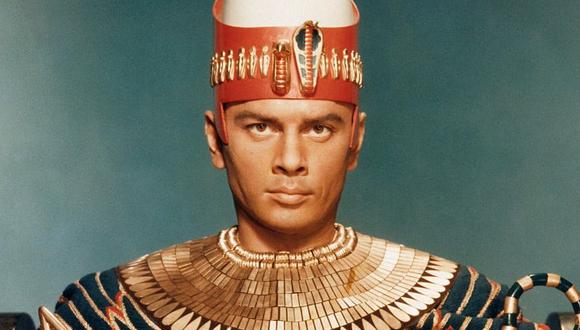 Yul Brynner como el Faraón Ramsés II en el clásico "Los diez mandamientos" de Cecil B. DeMille.