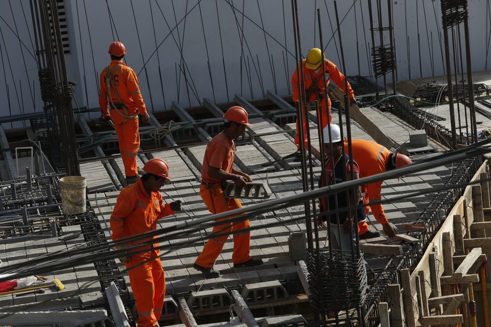 La semana pasada, el Ejecutivo publicó el decreto de urgencia 029-2020, que fijó que el grupo de personas que no puedan realizar trabajo remoto tienen derecho a una licencia con goce de haber recuperable. (Foto: GEC)