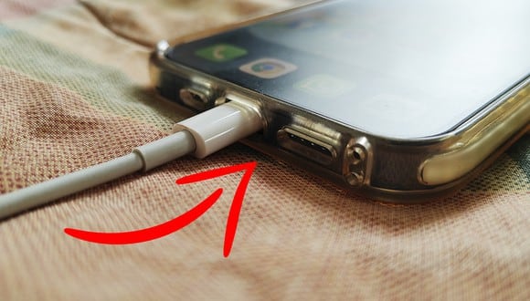 ¿Sabes por qué no debes cargar tu celular en la cama? Aquí te lo decimos. (Foto: MAG)