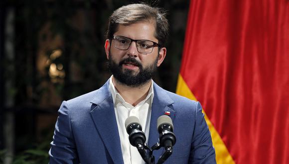 El presidente de Chile, Gabriel Boric, habla durante una declaración en el palacio presidencial de La Moneda en Santiago, el 29 de enero de 2023. (Foto de JAVIER TORRES / AFP)