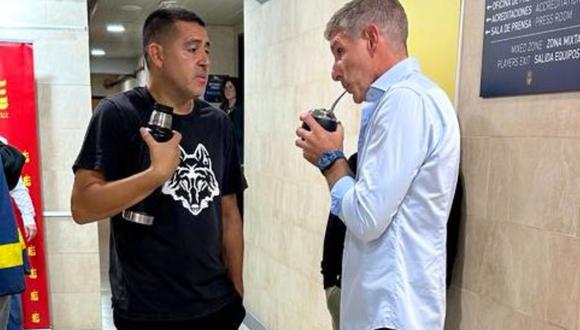 Juan Román Riquelme y Martín Palermo en el estadio La Cerámica.